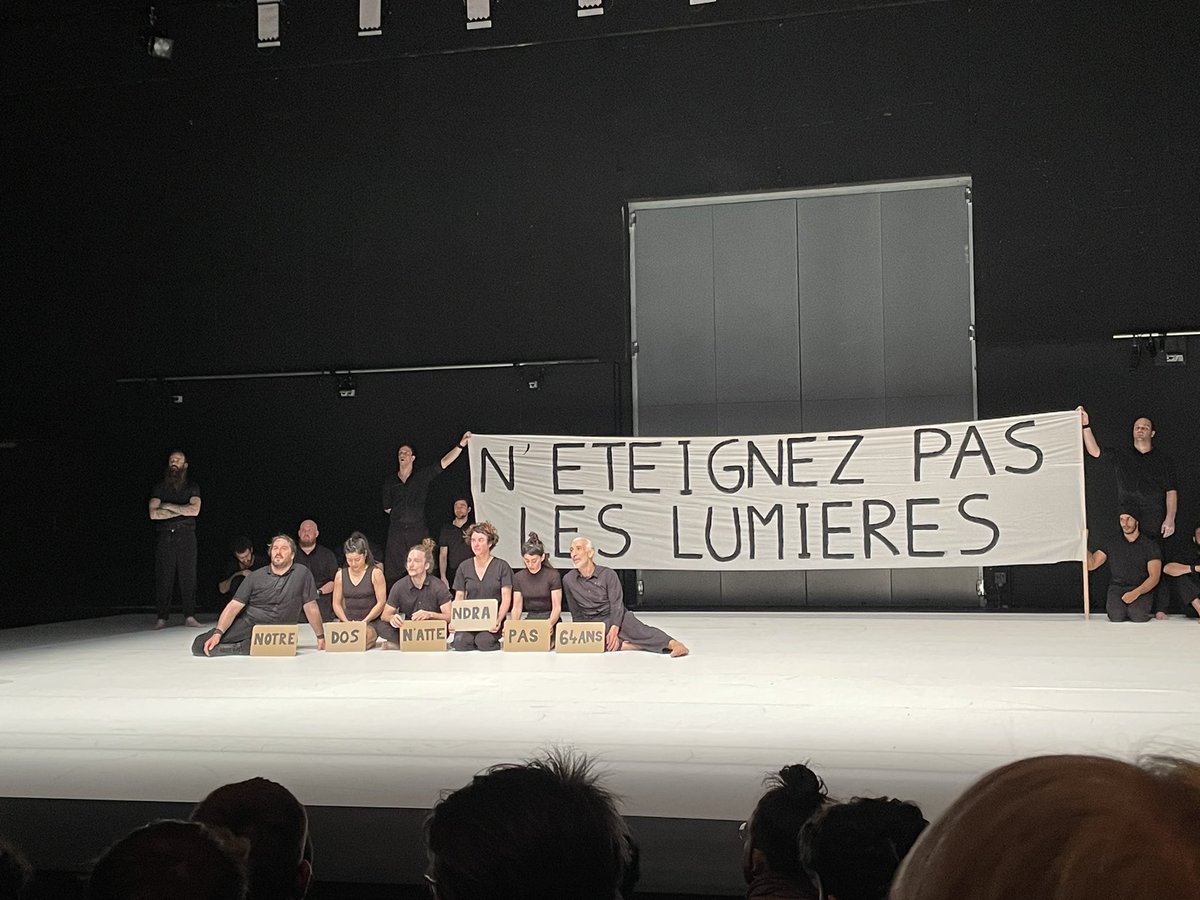 FlochNadege's tweet photo. « Seul, on va plus vite; ensemble, on va plus loin»
MÖBIUS de la Compagnie XY, une ode à la solidarité. Faire ensemble, c’est beau! https://t.co/9Kuhebept7