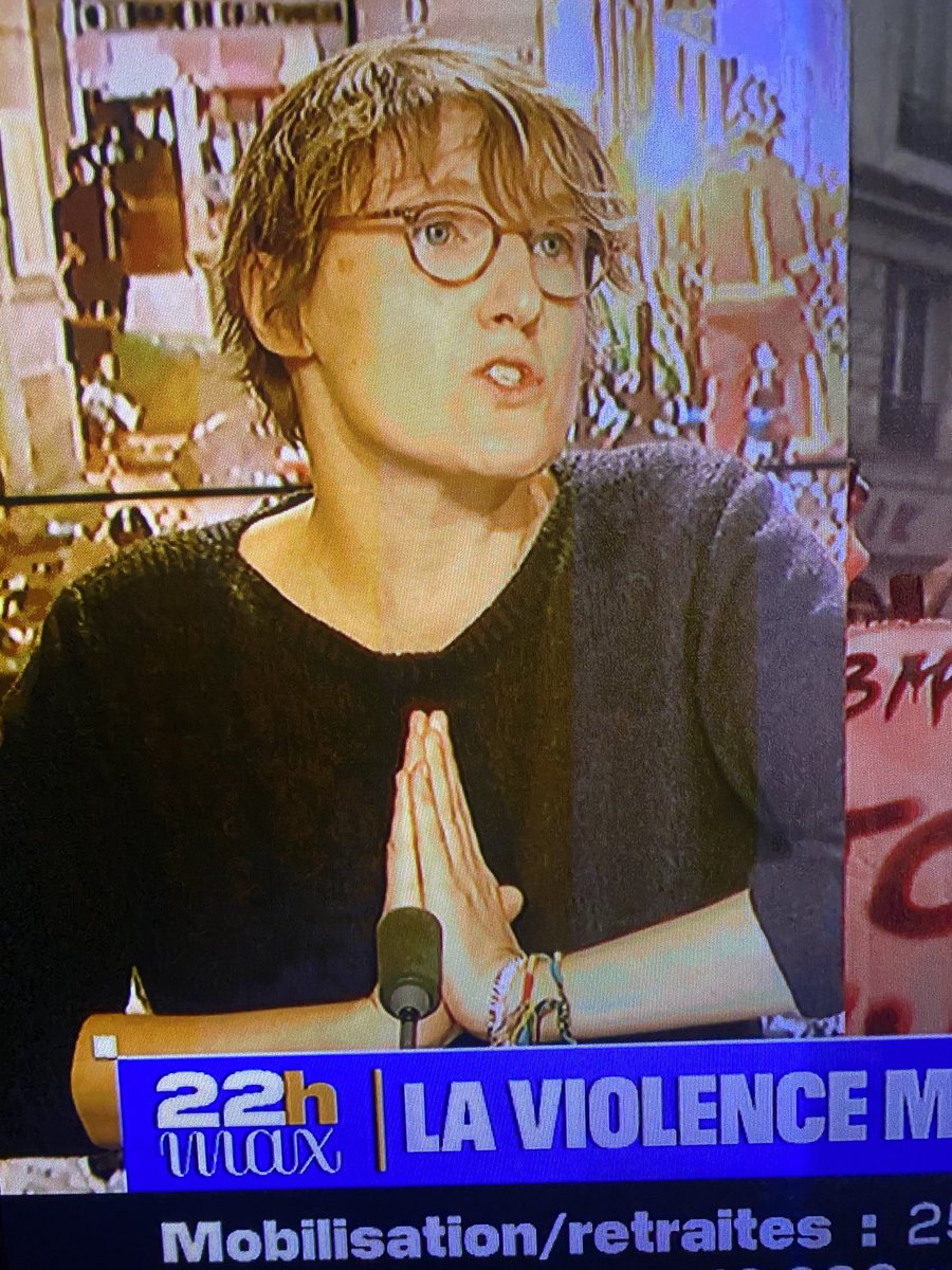 ParmentierCyril's tweet photo. Ça lui va pas super les cheveux longs à ⁦@ruquierofficiel⁩ https://t.co/grT0stS4nt