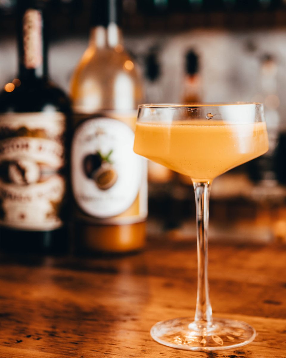 alchemix_bar's tweet photo. Passionfull Daiquiri was created was created by Javier Ramirez, @el_mero_cantinero, out of Las Vegas.   😍
2 oz Doctor Bird Rum
1 oz Lime Juice
3/8 oz Passion Fruit Syrup
3/8 oz Vanilla Syrup
1 Dash Hellfire Bitters

#rum #rumcocktails #jamaicanrum #daiquiri https://t.co/f0RIRnR3Oo