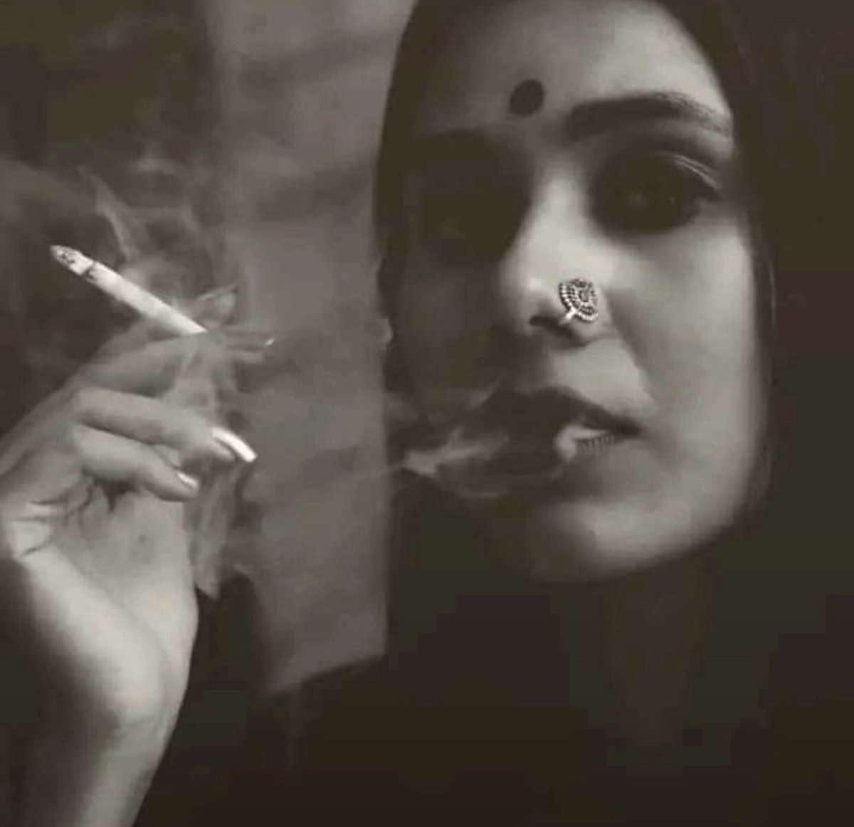 SAUADKPak's tweet photo. بدلا جو وقت گہری رفاقت بدل گئی
 سُورج ڈھلا تو سائے کی صورت بدل گئی

اک عُمر تک میں اُس کی ضرورت بنا رہا
پھر یوں ہوا کہ اُس کی ضرورت بدل گئی

شوکت فہمی https://t.co/Ltj7aIr3Bk