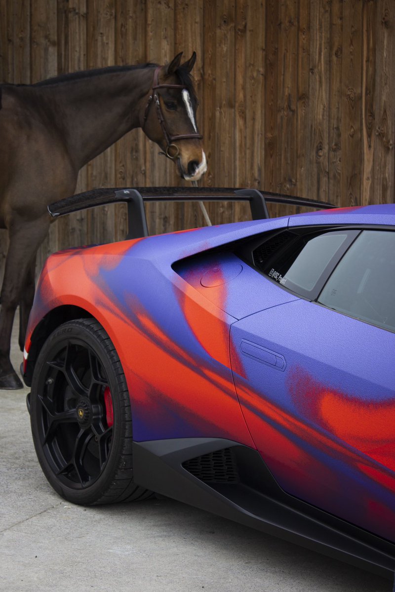 Nathan_Poncet's tweet photo. 🏎️🐴 2 symboles de grâce et de force qui se rencontrent pour former cette scène époustouflante ! 

Design by Nathan Haetty 

#npphotographe #lamborghini #photooftheday #luxury #automobile #huracan #horse #covering #shoot #carwrapping #carporn https://t.co/1WcT6ODvoc