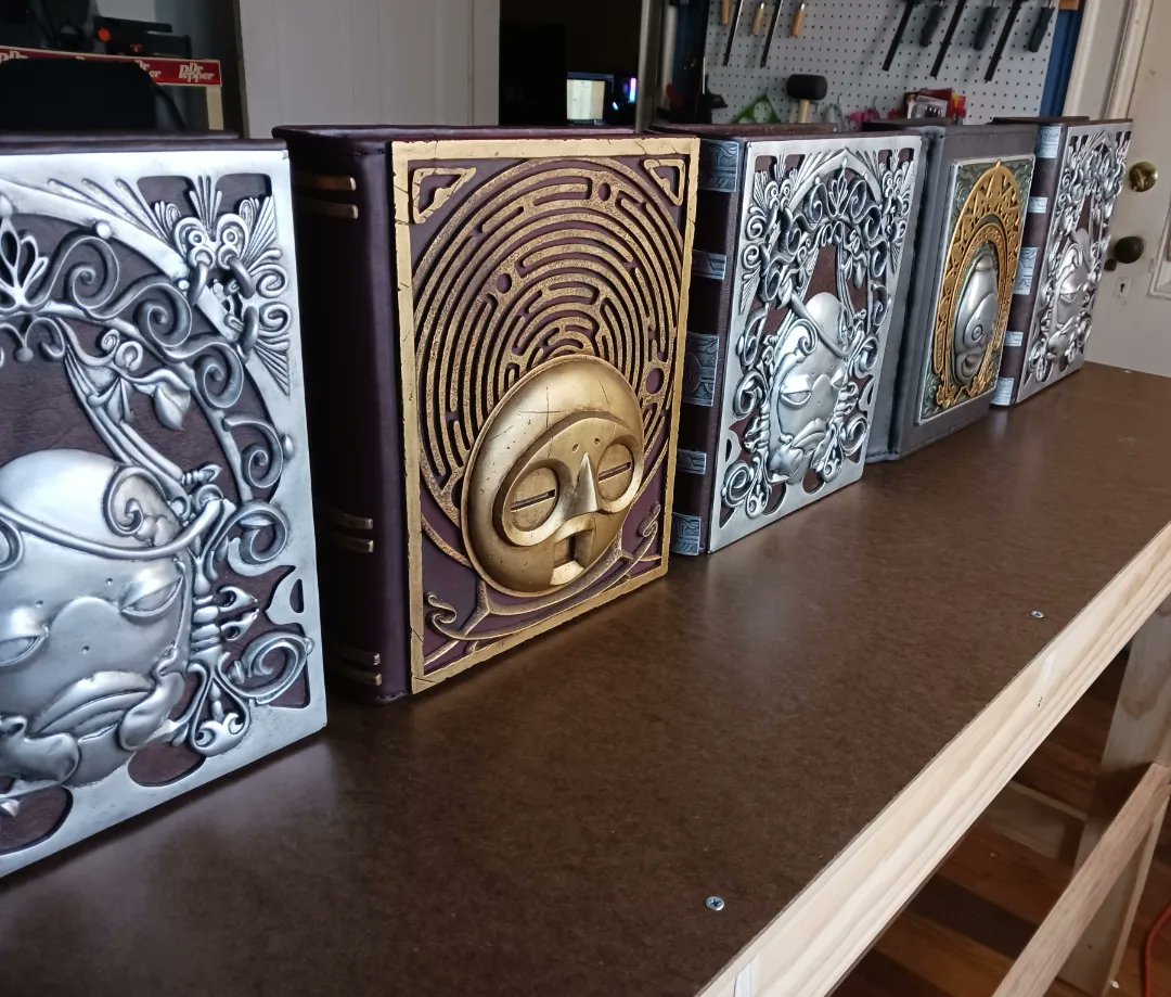 Aldantler's tweet photo. Got the two Weiss commissions done! That makes numbers 25 &amp; 26. With Noir no.2 currently in the works. I just like seeing fresh builds next to mine because it just looks so dang cool.
❤️
#NieR https://t.co/jltz476qkY