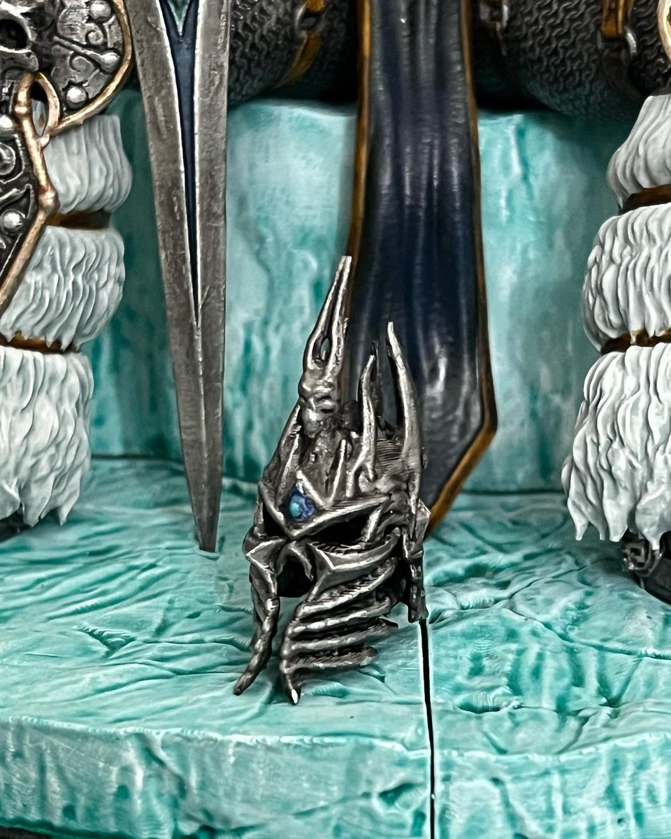 dice_sagas's tweet photo. The Lich King 👑 from World of Warcraft 🙌 now done
#paintingminiatures #painting #statue #worldofwarcraft #Wow #lichking #ageofsigmar https://t.co/cYUDCDx9ff