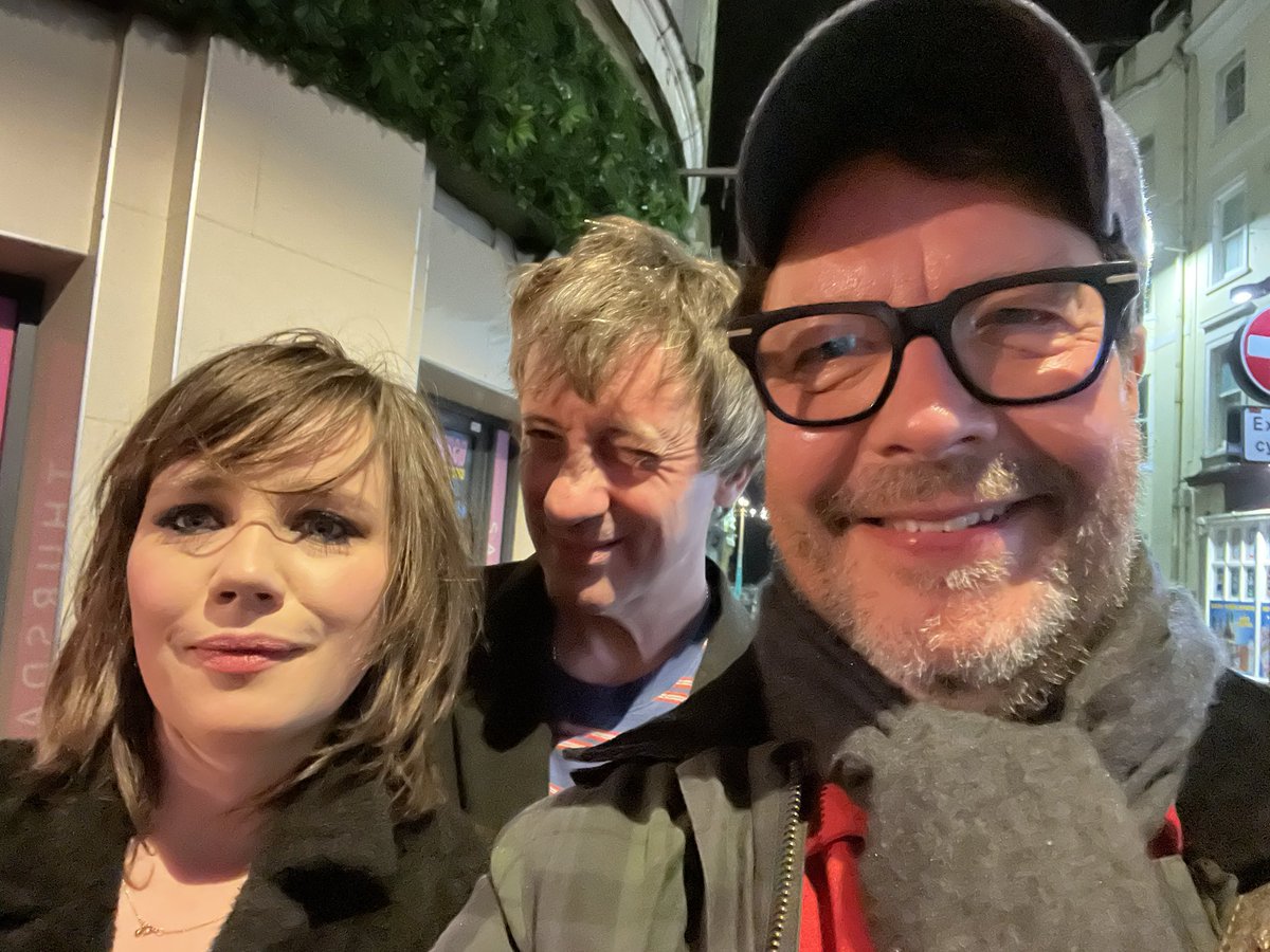 creativelaw's tweet photo. Storming end of tour show for @thewaeve @RoseDougall @grahamcoxon https://t.co/S3yOJ1oY9t
