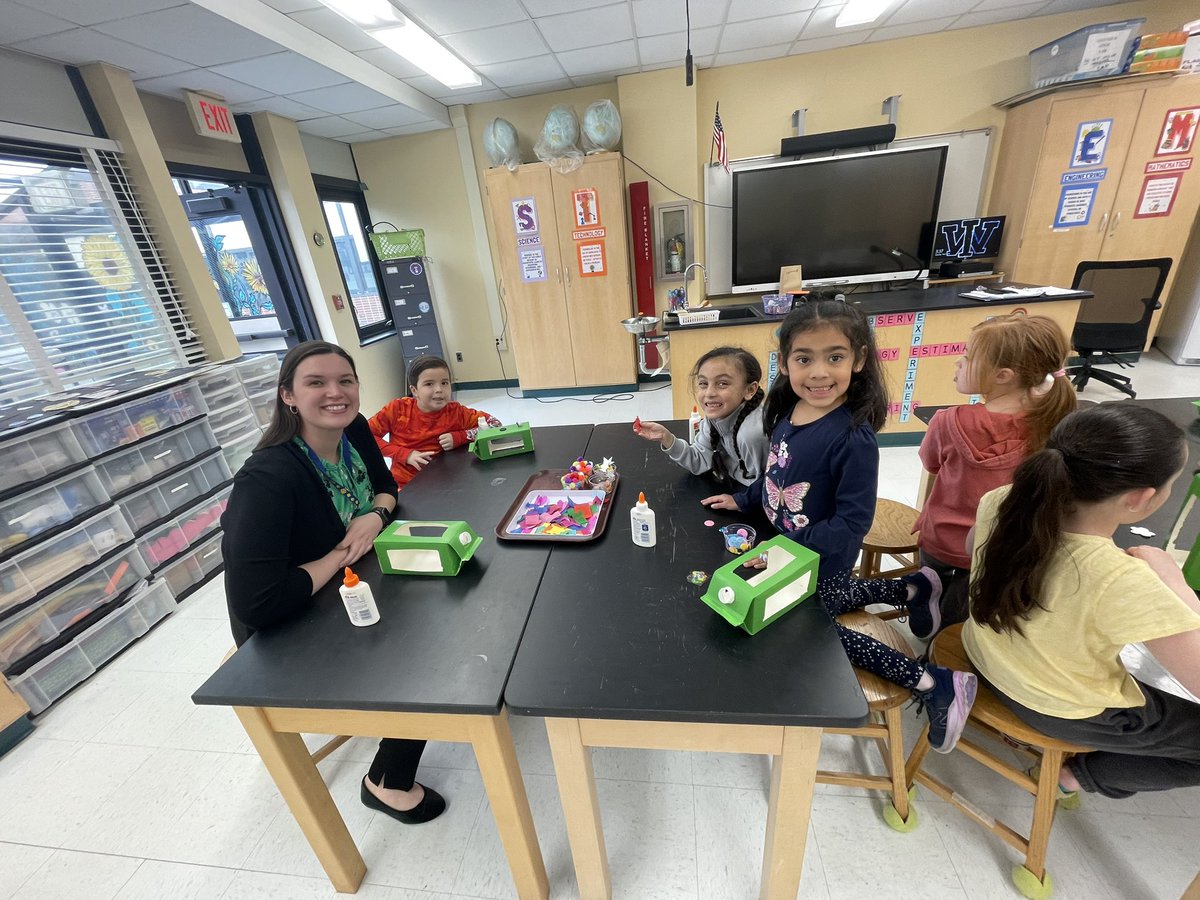 Wow! What an awesome day in the Thinking Caps club! We listened to a story about gardening, created bird feeders out of recycled materials, and even got a special gift of flower seeds! Thank you so much <a href="/RomanelliPaul/">Paul Romanelli, Ed.D.</a> for joining us! 🌸🐥 #WIproud <a href="/OquenockWI/">Oquenock Elementary School</a>  <a href="/GraceBolin7/">Grace Bolin</a>