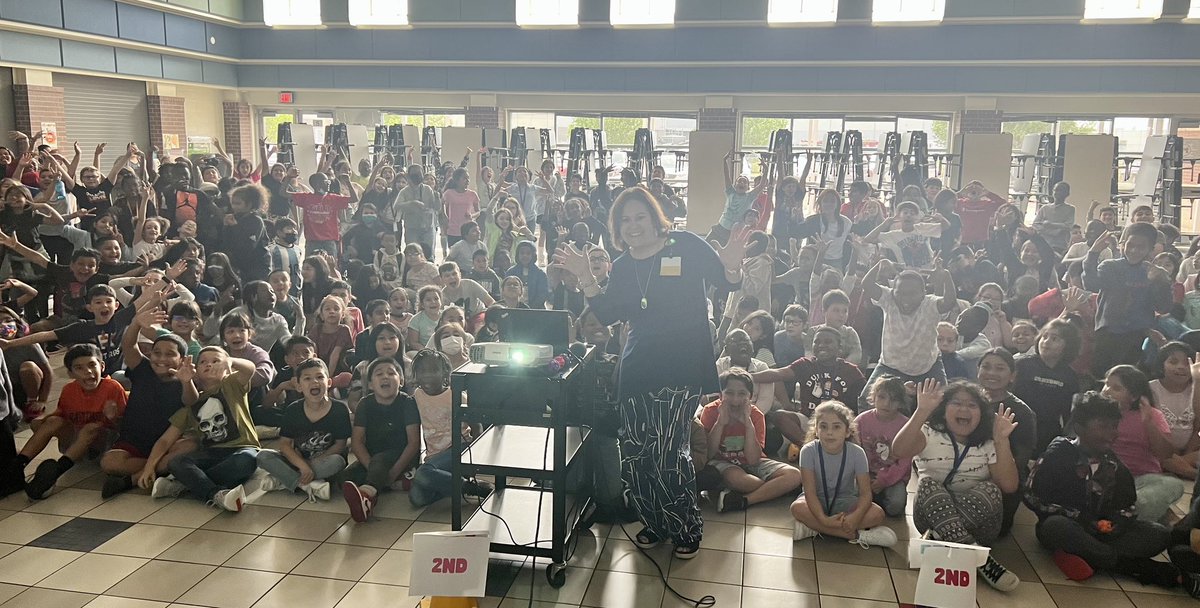 PrinSilliman's tweet photo. I had such a great time at @MRobinsonElem today meeting the future students of @BrosnahanES They were so excited to learn about their new school! We had a blast talking about what our mascot will be. Voting began! Stay tuned for an announcement Friday! @CyFairISD #58isgreat https://t.co/baJ7kATwdo