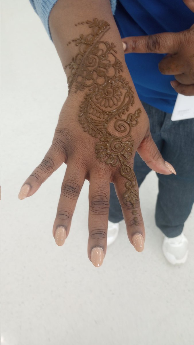 RWilliams_EDS's tweet image. We are all about International food, music, and fun tonight!! #MultiCulturalWeek @ELHS_HCS @DrKeshaJones1 @KindraTukes @MrArnoldtheGol1 @Courtneyque1