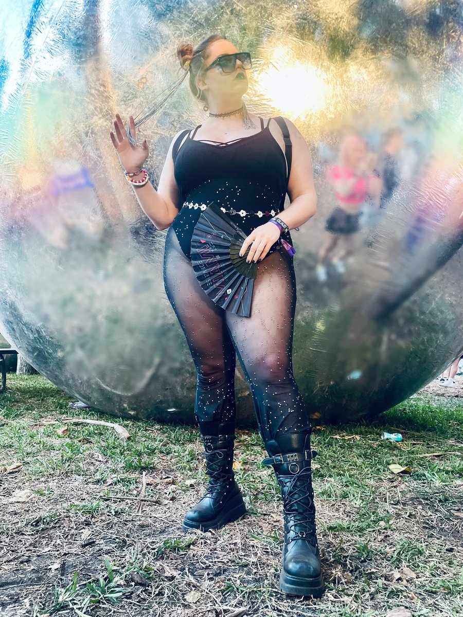 Proof I touched grass 

Back from #ultramiami &amp; live with a sexy #btsm cyborg lady and degen nun sticker content 

Twitch.tv/TheNyxed