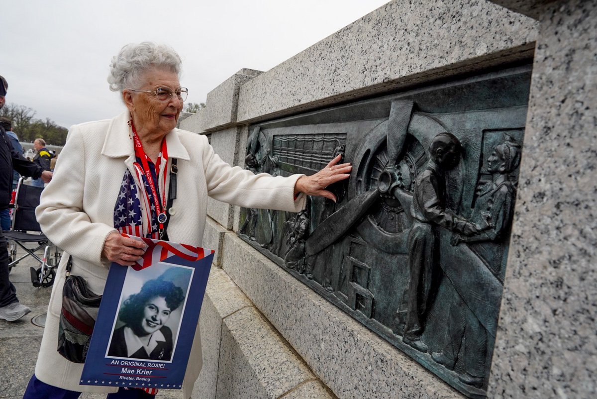 Boeing's tweet photo. Honoring the original Rosies. 💪

This week, we helped sponsor an Honor Flight to Washington, D.C. to celebrate the women who broke down barriers during WWII. Included among them was our very own Mae Krier, who worked on Boeing B-17s and B-29s.

https://t.co/0RyLLk7OMJ https://t.co/dv6ZvapIjq