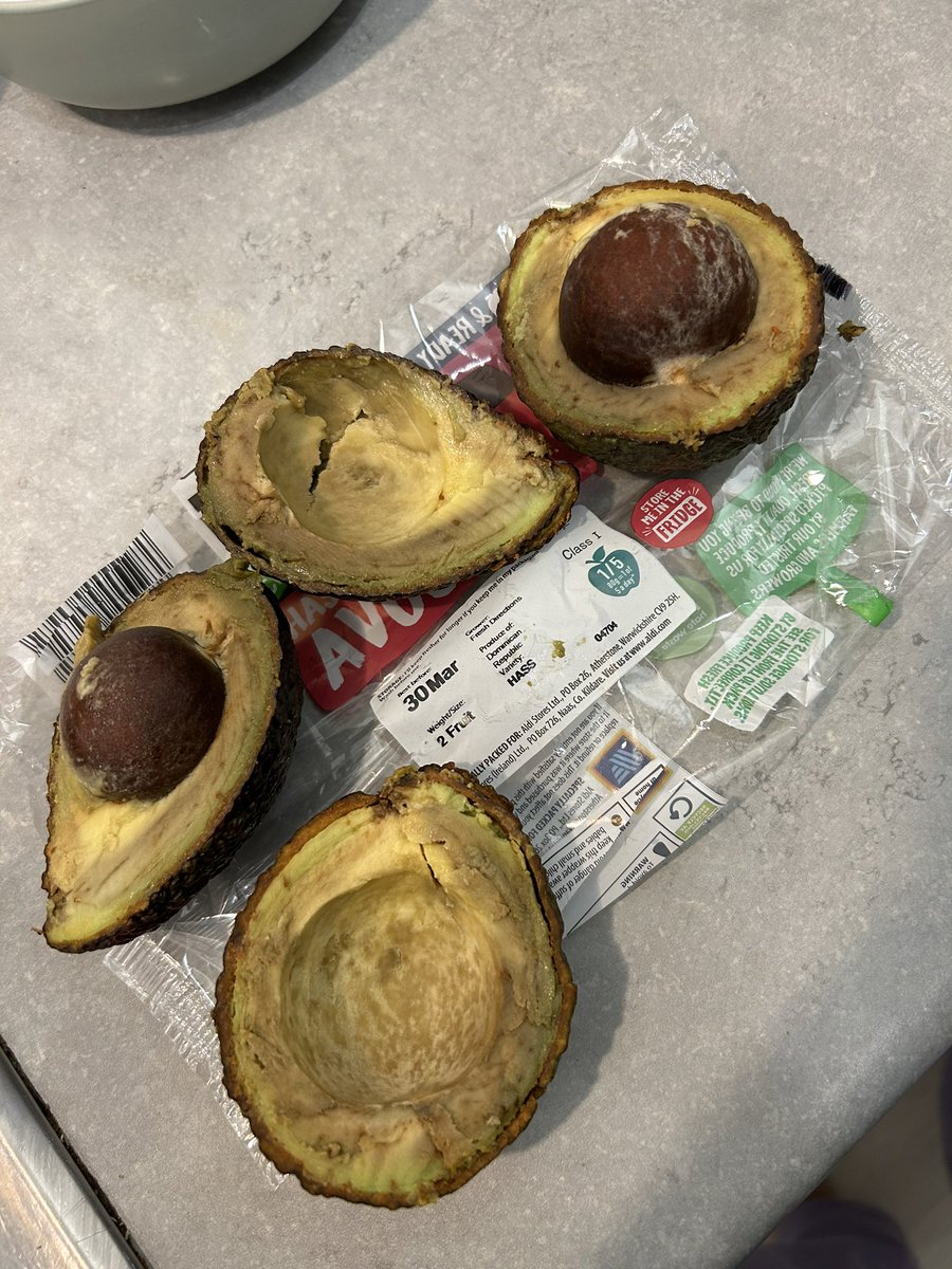 AlexandraFGxo's tweet photo. i’m sorry but @AldiUK what is this!?? I bought them yesterday 🤦🏼‍♀️ https://t.co/yvaFeu7Si9