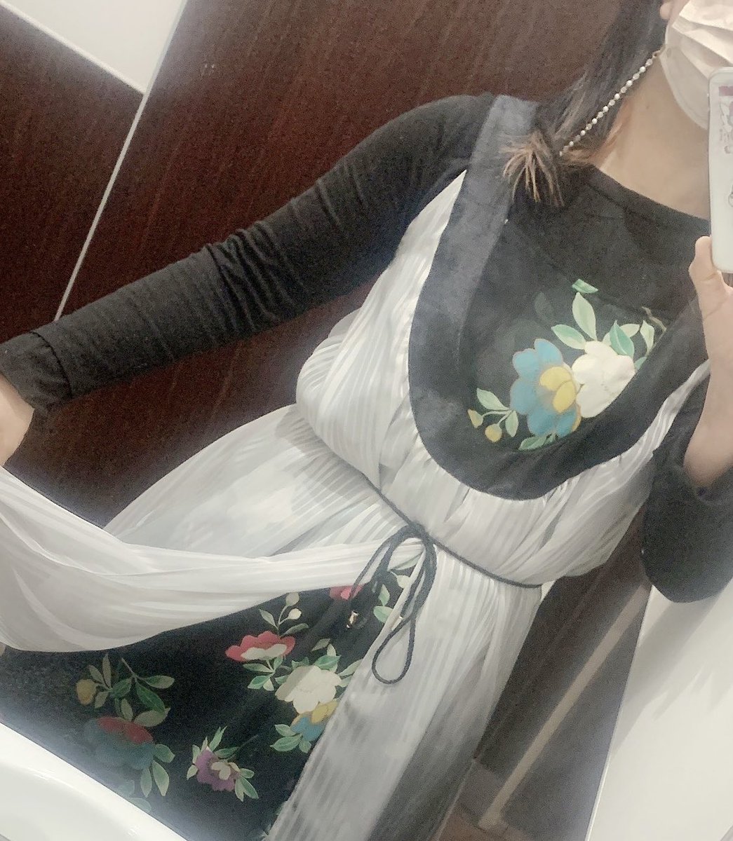 本メル　めくると着物地なのめっちゃ可愛い〜　ふりふのワンピです https://t.co/L42id1aZmX