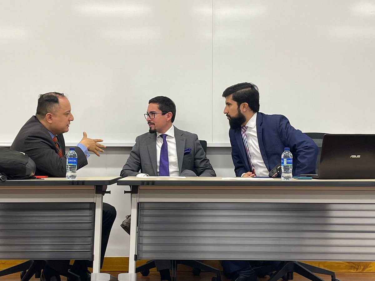 LegalagOficial's tweet photo. Nuestro socio fundador participa como árbitro de la X Competencia de Arbitraje Internacional de Inversión @UExternado @GALEJANDROCE 🔵⚖️ ¡Siempre presentes en estos eventos académicos! https://t.co/NKRD28PwiA