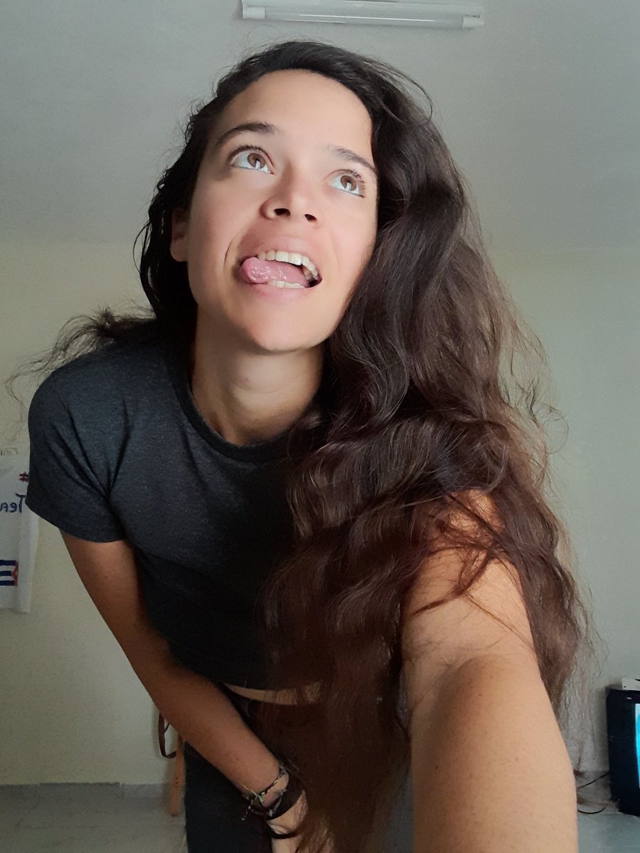 Puedes tratar de agredir a este mi pueblo cubano. Pero este pueblo tiene un corazón tan grande que saca de donde nadie se imagina una fuerza tremenda. 
Lo que digan los yanquis #MeResbala 🤣
#DeZurdaTeam 
#YoUsoPañueloRojo