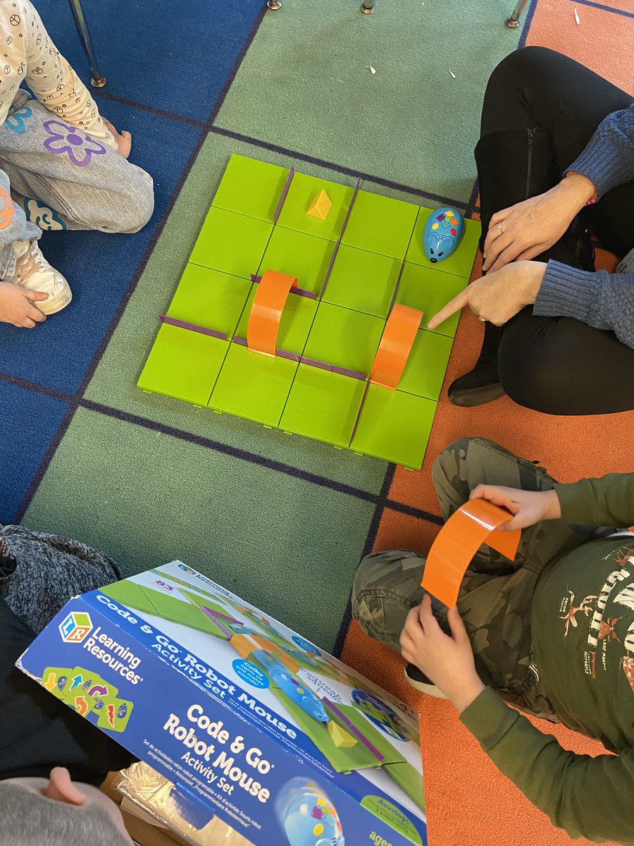 DeannPoleon's tweet image. Coding and ELA and Math oh my!! That is how we do things! And some extra cute bunny feet! @HighlandLSC @LakeShoreCSD @m_drez #edtechlsc