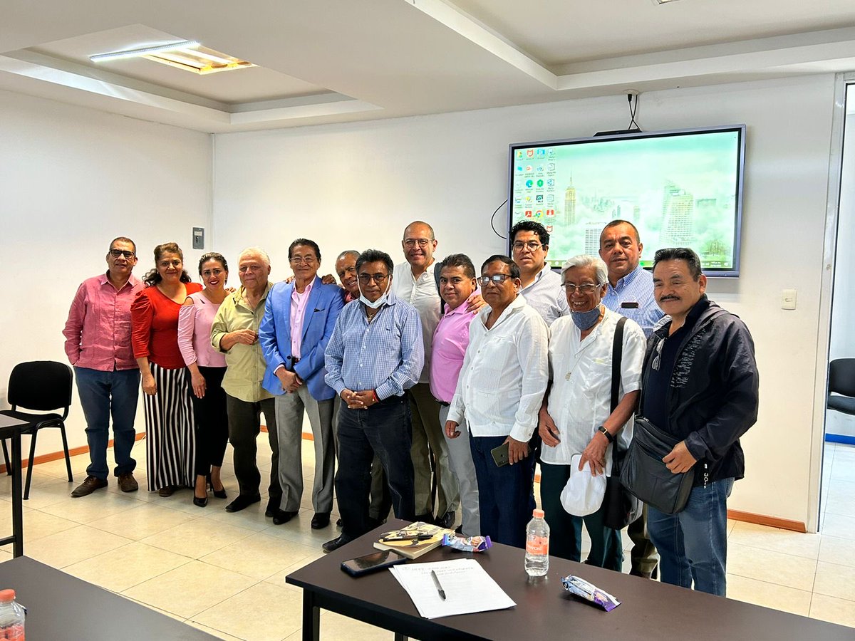 Buena charla sobre los beneficios del M40 para periodistas. ⁦<a href="/APO_Oaxaca/">APO Oaxaca</a>⁩ muy didáctica y provechosa