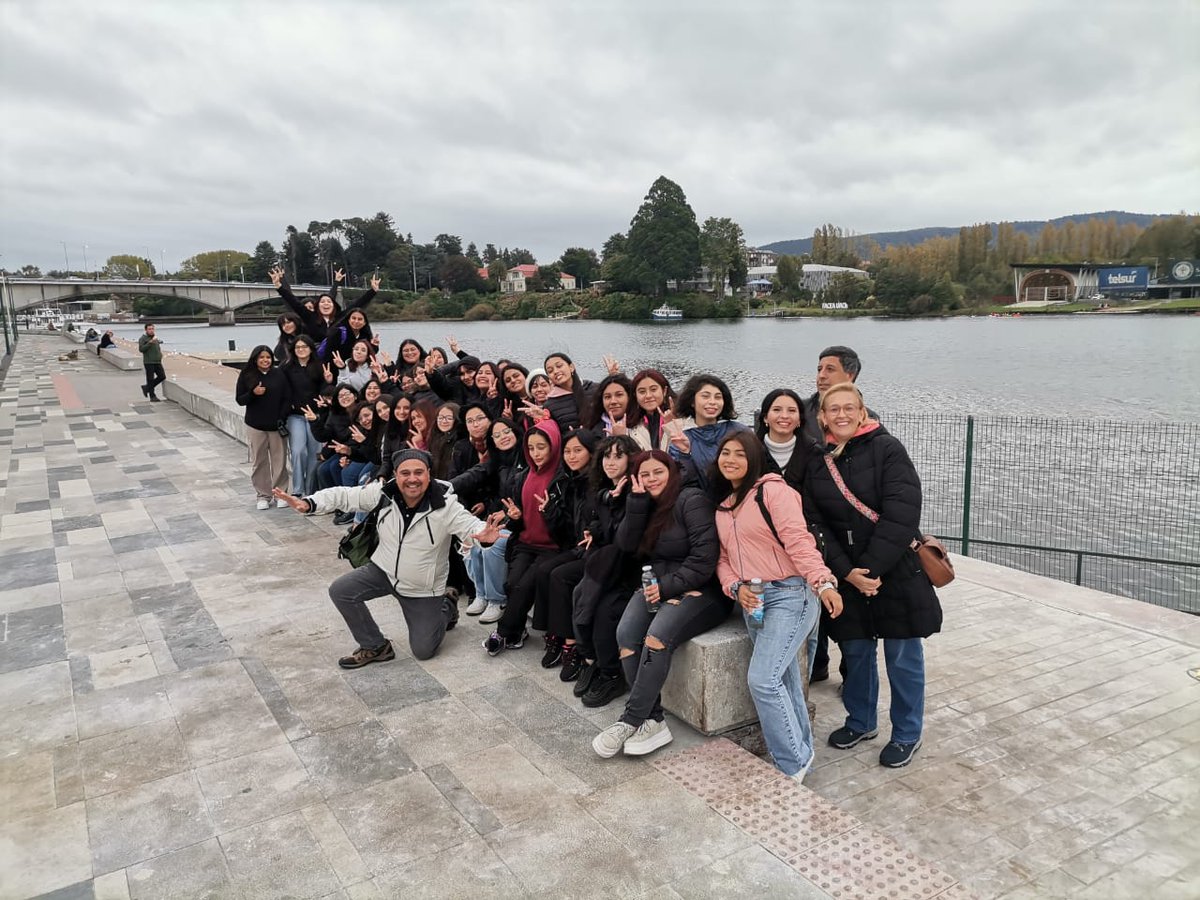 sernatur_valpo's tweet photo. #GiraDeEstudio ✈️👩‍🎓Alumnas del Liceo Bicentenario Corina Urbina de #SanFelipe viajaron en avión a #Valdivia y ya disfrutan de las bondades de la Región de #LosRíos como parte del del programa de #Sernatur 👏👏👏  Conoce más en https://t.co/De3k4NgjcK https://t.co/pUdrpAe2O0