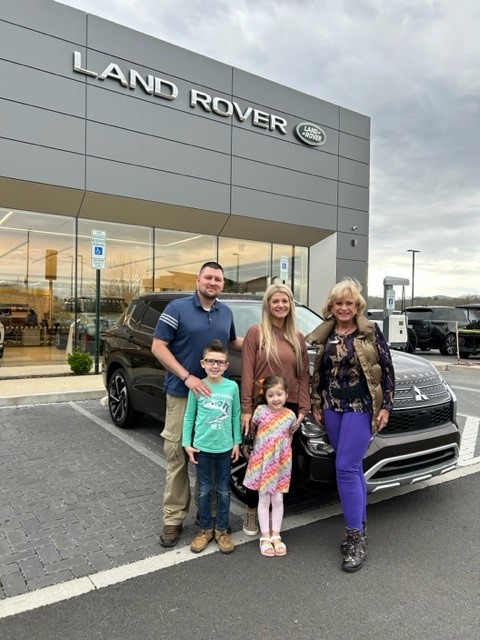 landroverav's tweet image. The Fosters got their #FieldsPreowned 2022 #Mitsubishi #Outlander from Angie at #LandRover #Asheville! Congrats to them on their new ride, and a big thank you to Angie for providing great service. Welcome to the #FieldsFamily! 🚗💨