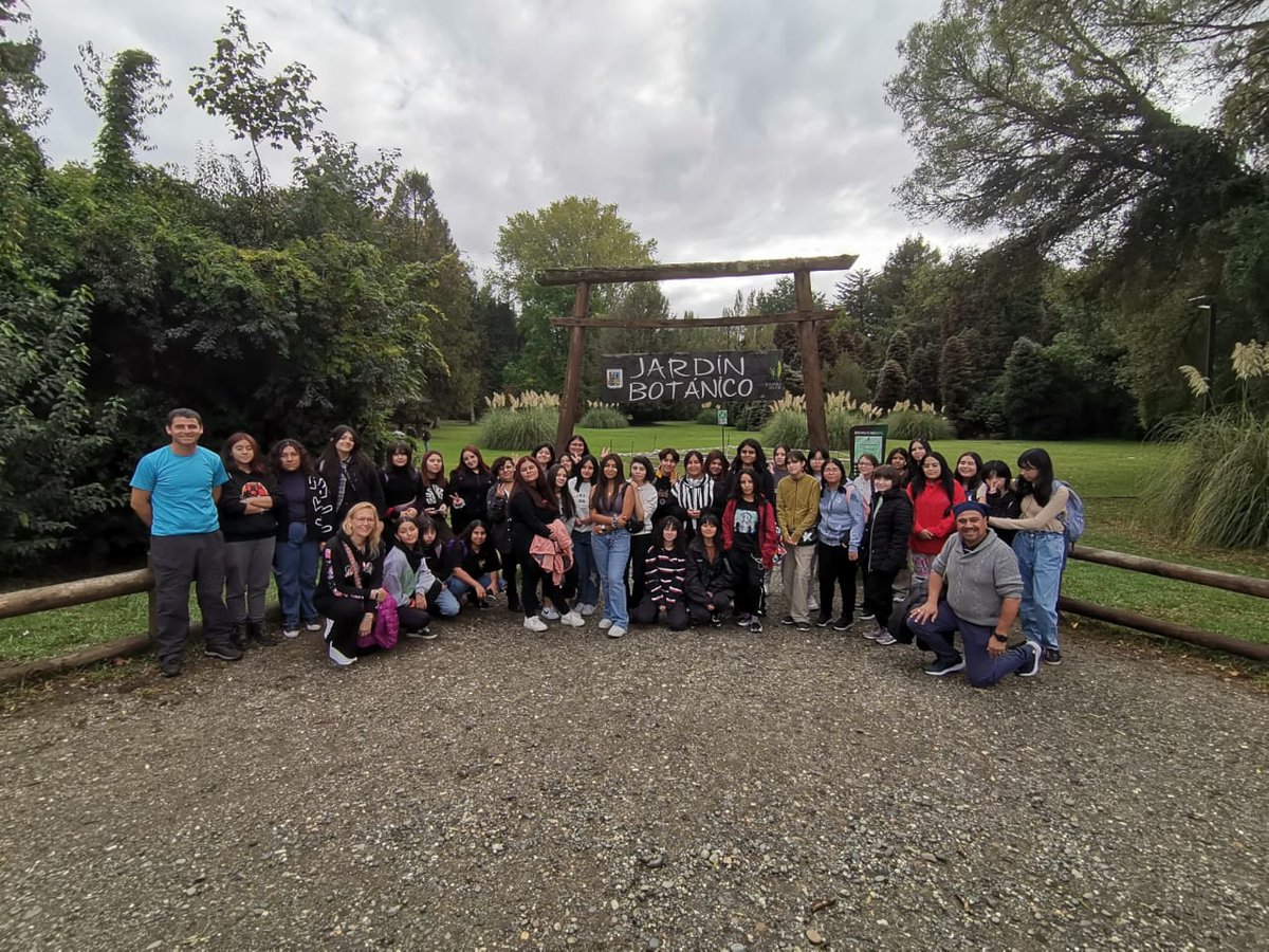 sernatur_valpo's tweet photo. #GiraDeEstudio ✈️👩‍🎓Alumnas del Liceo Bicentenario Corina Urbina de #SanFelipe viajaron en avión a #Valdivia y ya disfrutan de las bondades de la Región de #LosRíos como parte del del programa de #Sernatur 👏👏👏  Conoce más en https://t.co/De3k4NgjcK https://t.co/pUdrpAe2O0