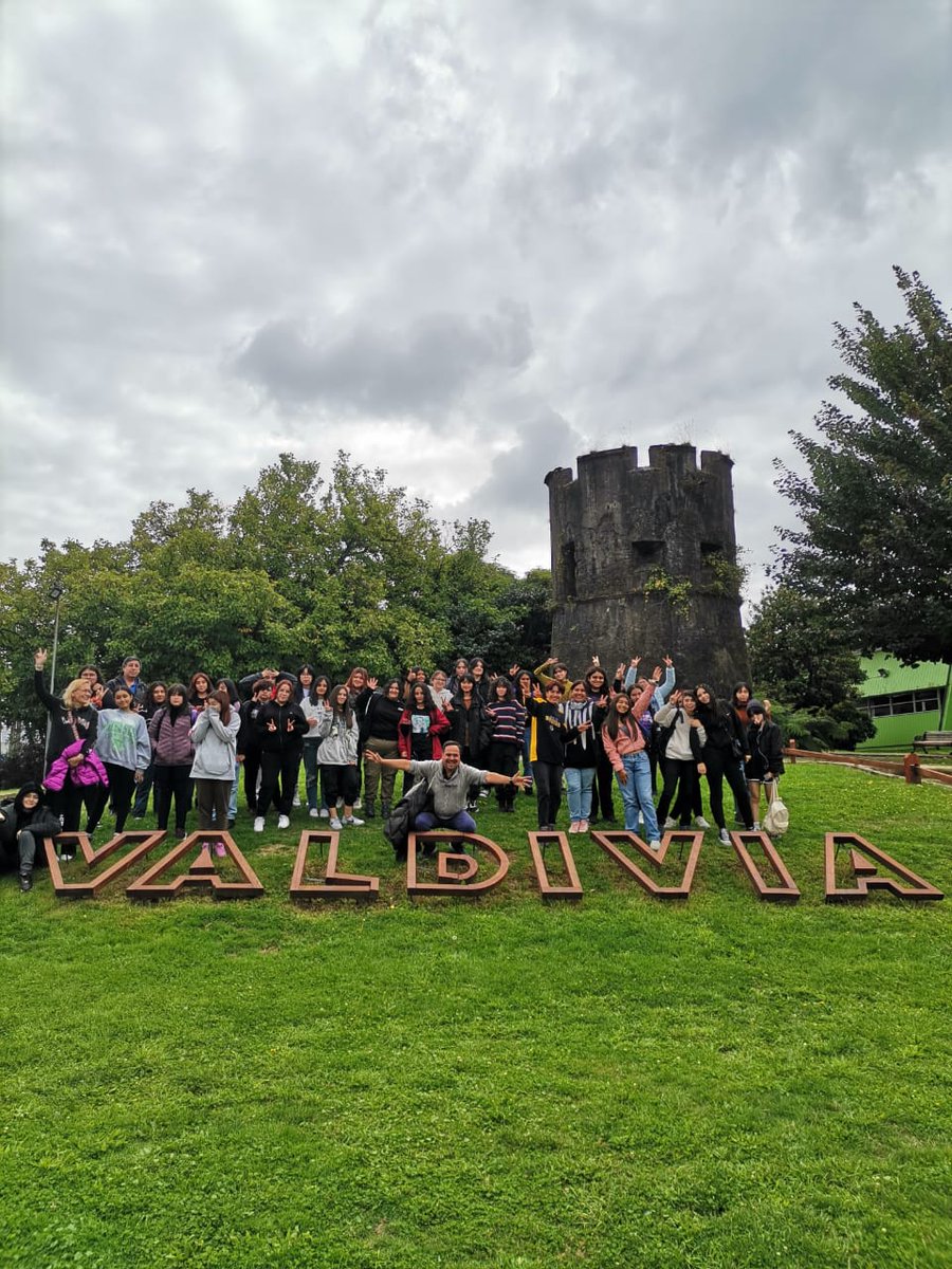 sernatur_valpo's tweet photo. #GiraDeEstudio ✈️👩‍🎓Alumnas del Liceo Bicentenario Corina Urbina de #SanFelipe viajaron en avión a #Valdivia y ya disfrutan de las bondades de la Región de #LosRíos como parte del del programa de #Sernatur 👏👏👏  Conoce más en https://t.co/De3k4NgjcK https://t.co/pUdrpAe2O0