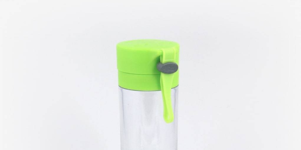 newerahit's tweet photo. #gadgets 13-Ounce USB-Rechargeable Fruit Blender https://t.co/Jg7mOelqyD https://t.co/OwQnBo5tcY