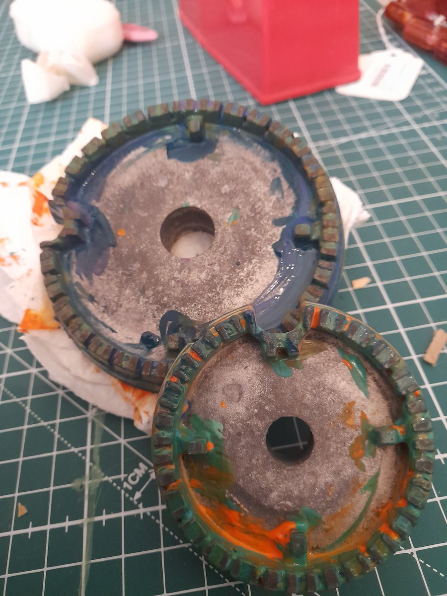 Growart40's tweet image. Painting circles
#printmaking #paint #brokenbits