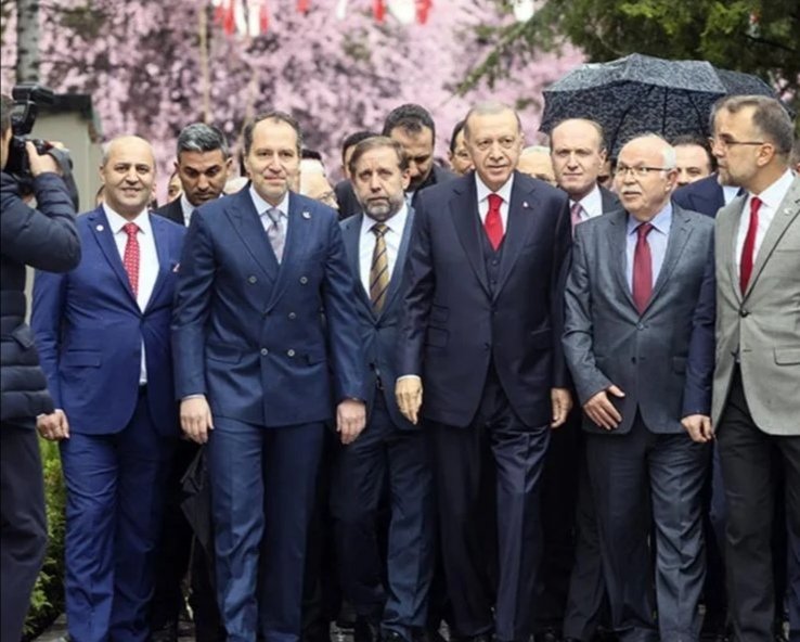 CengizzorYRP's tweet photo. Yeniden Refah Partisi Genel Merkezimizde Sn. Cumhurbaşkanımızı, Muhterem Genel Başkanımız ve Genel Merkez Heyetimiz ile karşıladık.
Seçim ittifakı hayırlara vesile olur inşallah. https://t.co/m2vO48pDtR
