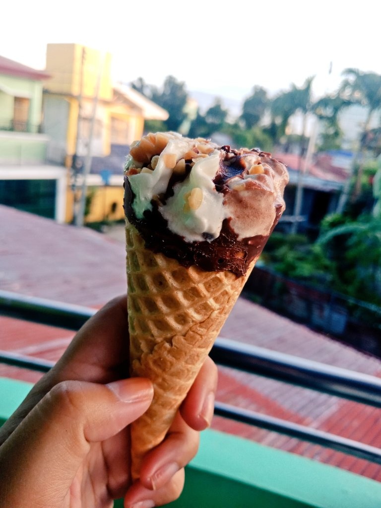 aie_alvarez's tweet photo. Beat the init 
#icecream 
#TuesdayFeeling https://t.co/g91Yjb2HPg