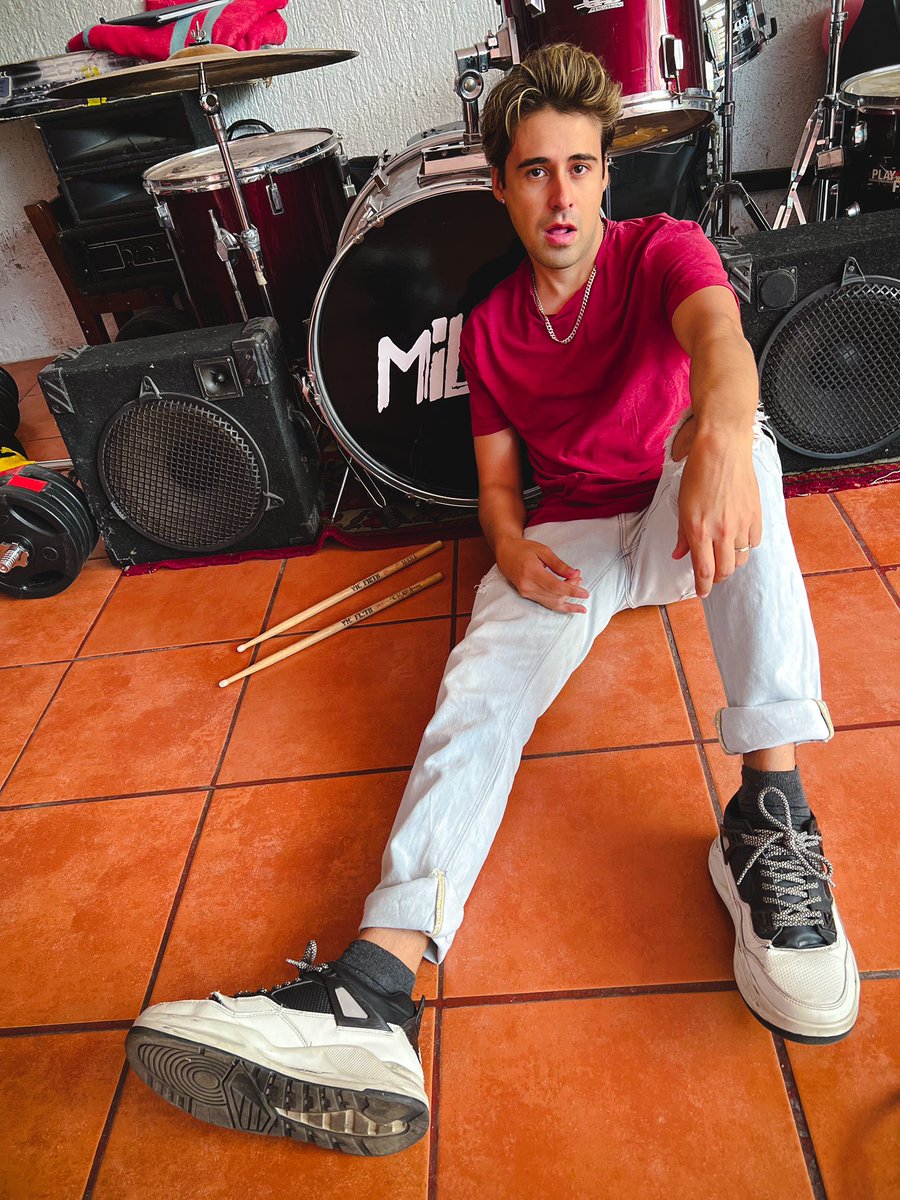millenoficial's tweet photo. ¡Tocó ensayo, estamos a punto de reventar las bocinas! 💣🥁🔊

#Millen #Banda #BoyBands #MillenEnConcierto https://t.co/eHl7aBb2va