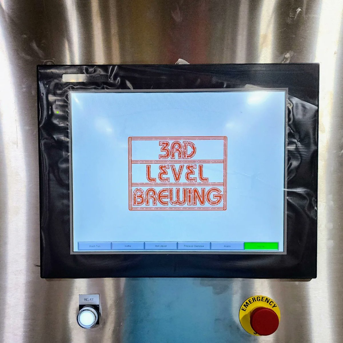 3rdlevelbrew's tweet image. Had to take a trip to Louisiana to visit our equipment at @craftkettle

We hope to be seeing it all set up in our space next week

#craftbeer #rtx #txcraftbeer #roundrock #roundrocktx
#seriouslygoodbeer
#justthebeerginning

#nerdoutwithwhatalesya