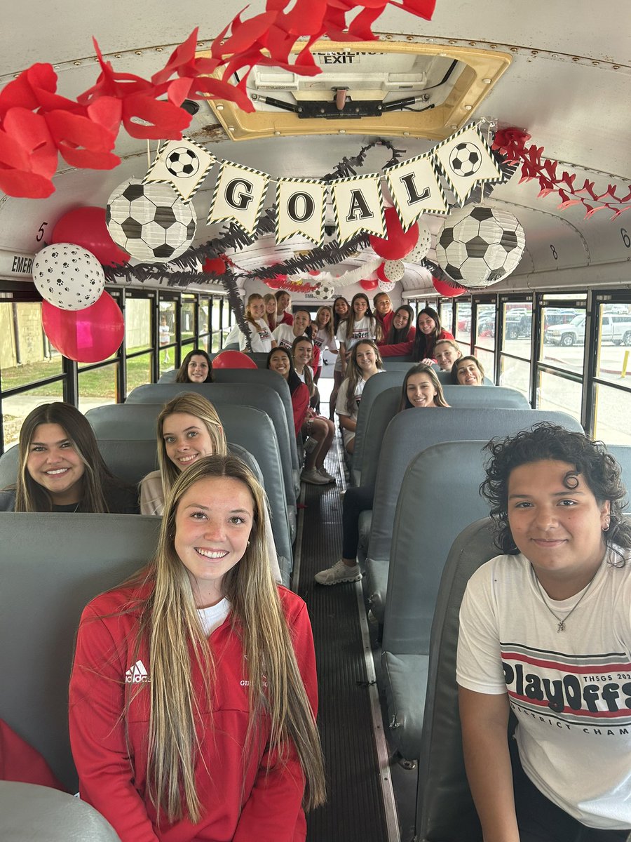 Ready to go! Thanks @JenniferOfTX and @lgreensage for the decked out bus! ❤️🤍🚌