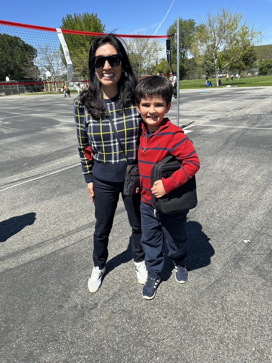 GoWeathersfield's tweet photo. An absolutely beautiful day for our VIP lunch. Students invited special guests to come have lunch with some of the very important people in their lives. Our campus was so full of smiles and love today β€οΈπ¦
π #GoEagles #VIPLunch https://t.co/25kcxWHkaa