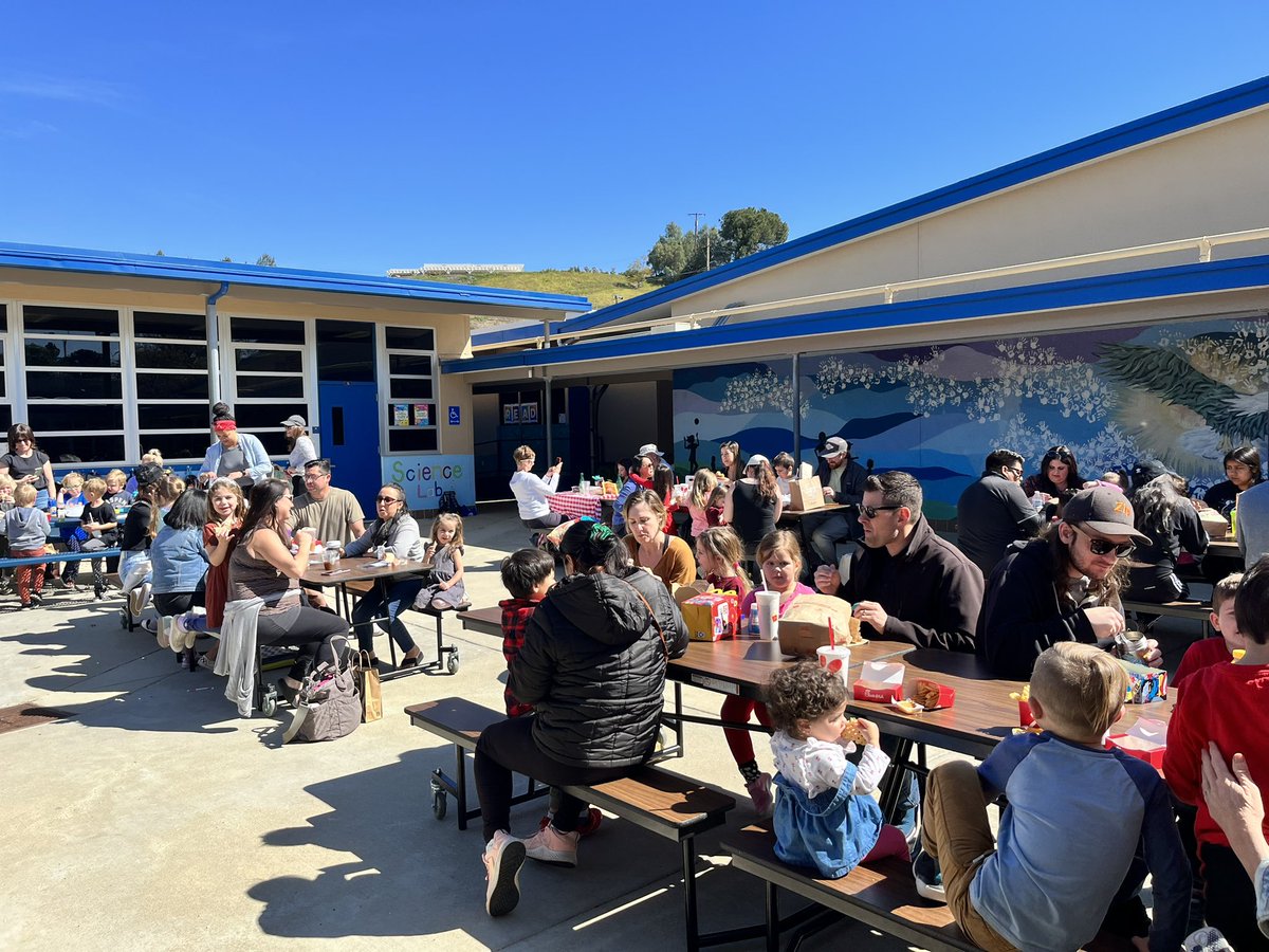 GoWeathersfield's tweet photo. An absolutely beautiful day for our VIP lunch. Students invited special guests to come have lunch with some of the very important people in their lives. Our campus was so full of smiles and love today β€οΈπ¦
π #GoEagles #VIPLunch https://t.co/25kcxWHkaa