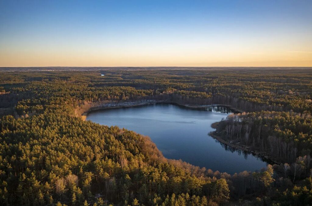 Secret lake #aerial #aerialbeauty #aerialphotography #agameofdrone #dailyoverview #dji #djiglobal #djimavic2pro #drone #dronepics #drone_countries #droneart #dronebois #dronegear #dronelife #dronephotography #dronepointofview #droneporn #drones #dronestagram #fpv #fromwhere…