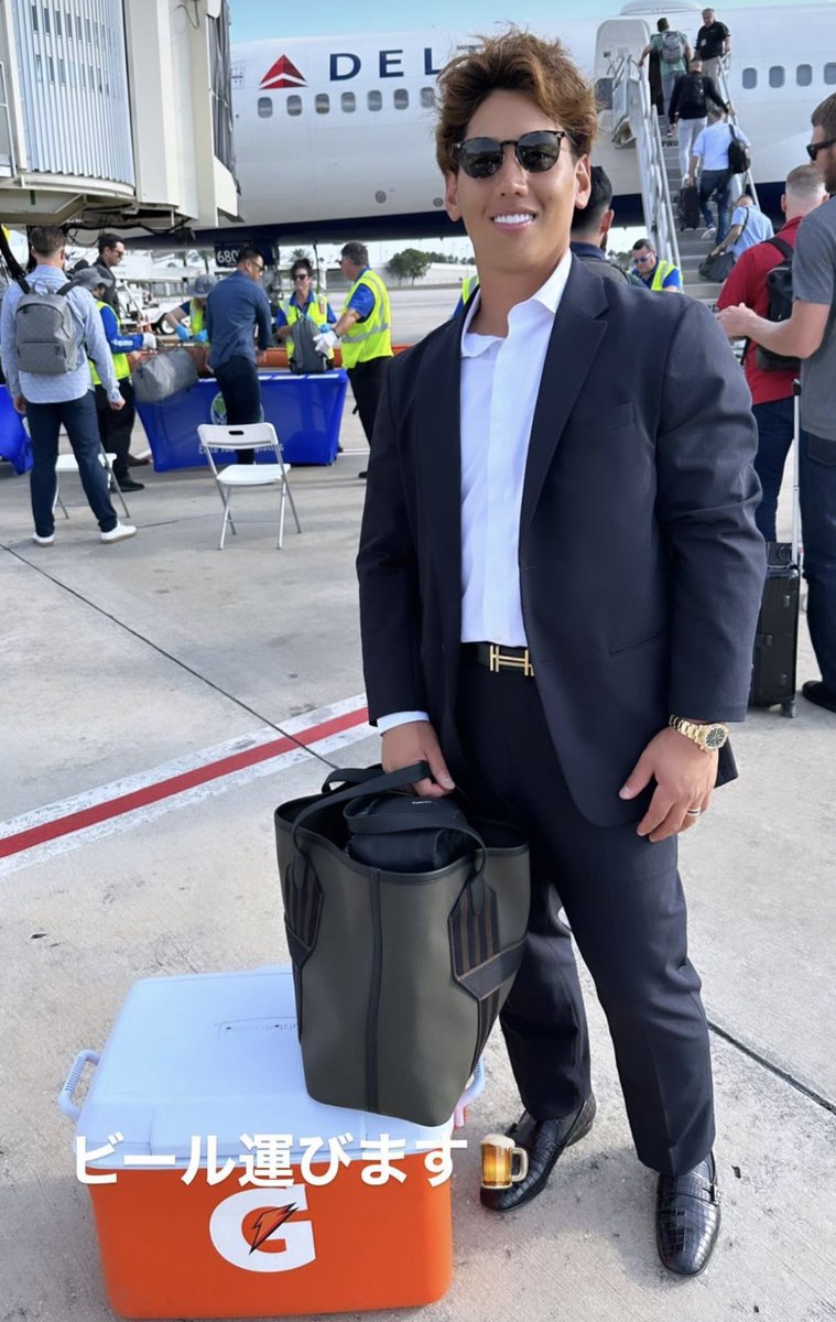BostonStrong_34's tweet photo. Masataka Yoshida on his first team trip to Fenway Park, “I’ll bring the beer” he says. https://t.co/rhkORynK4J