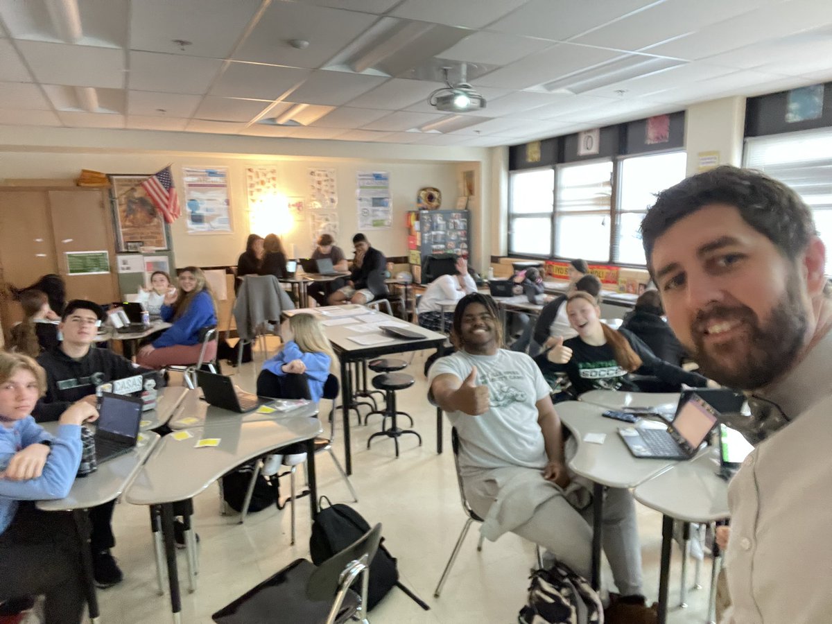 senormarkmac's tweet image. These Español 2 @Mehlville_HS Panthers hunted for phrases in a Taco Tuesday chart on #bowtietuesday