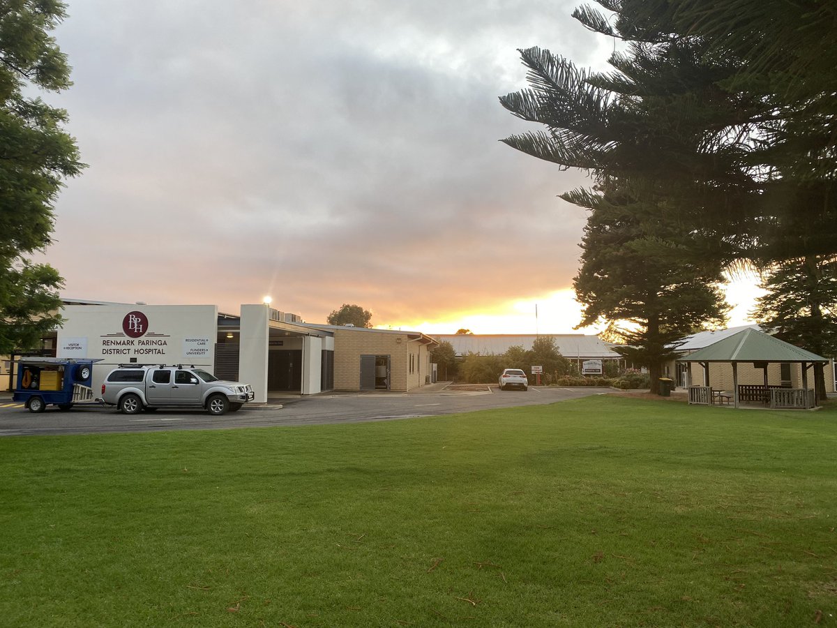 maffygirl's tweet photo. Beautiful sunrise in Renmark this morning.
#rurallocum #findingmysmile https://t.co/M4D3N3m5u7