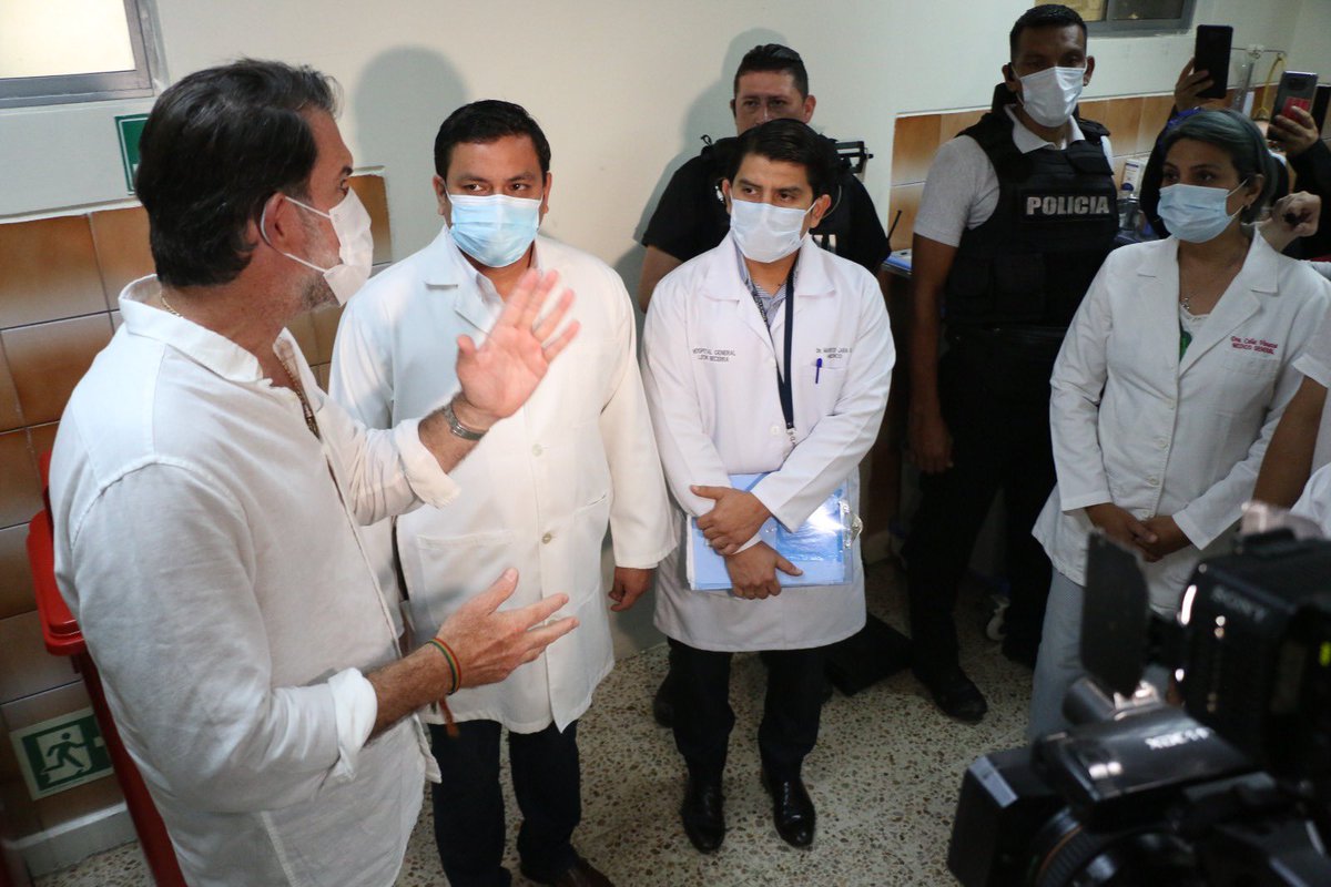 ftabacchir's tweet photo. Esto estamos haciendo para cuidar la salud de nuestros hermanos afectados por las lluvias en #Milagro: 
✅ Brigadas médicas. 
✅ Atención inmediata y entrega de medicamentos.
✅ Jornadas de fumigación. https://t.co/jkDAUKCX2h