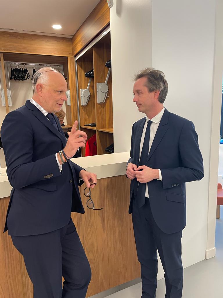 ToubM's tweet photo. Plaisir d'accueillir @EPhilippe_LH à L'Isle-Adam, invité par @Seb_Poniatowski pour une conférence passionnante sur son expérience de Premier ministre et sa vision pour la France. Lucidité, ambition, humour et passion de la chose publique devant un public conquis de 300 invités! https://t.co/hJm1agiRJy