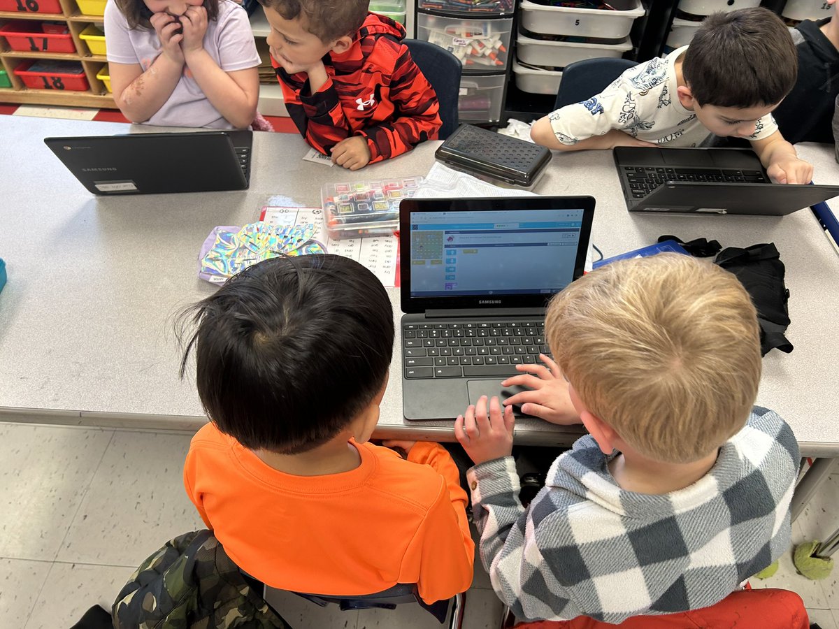 Storytellers153's tweet photo. Coding in kindergarten- this week we learned to code on paper, with coding mice and using https://t.co/Q6alvvfIJA. @GuffeyElem @FoxC6Schools https://t.co/JZ4Y4Zhrev