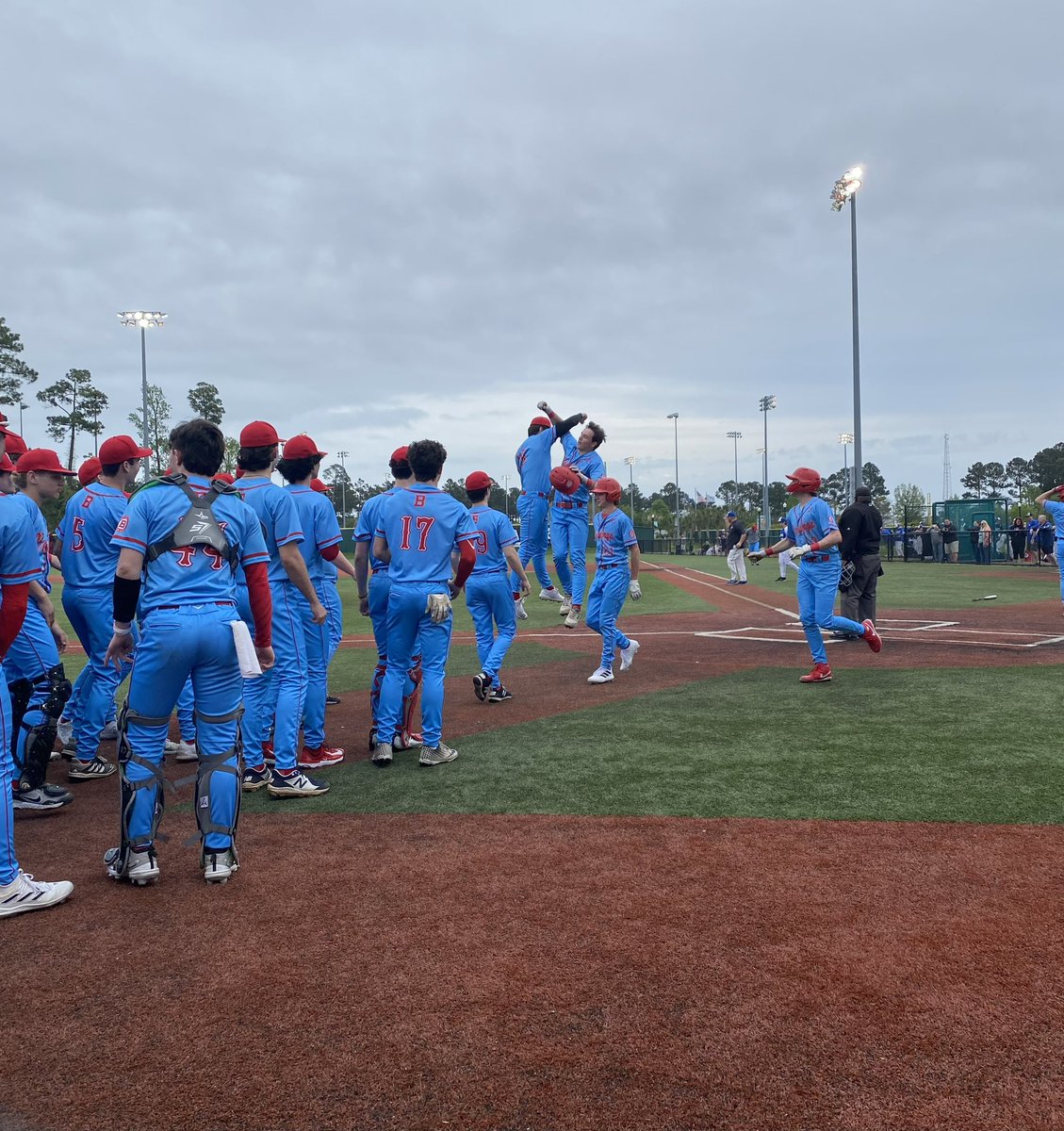 Wings stay hot at the beach. 14-0 over Madison (OH). Lawler K’s 11. Coffey and Bafia hit 💣 💣. Rosenthal on base 4 times. Iozzo 3-3 with 3 RBI. Conrad 1 run scored.