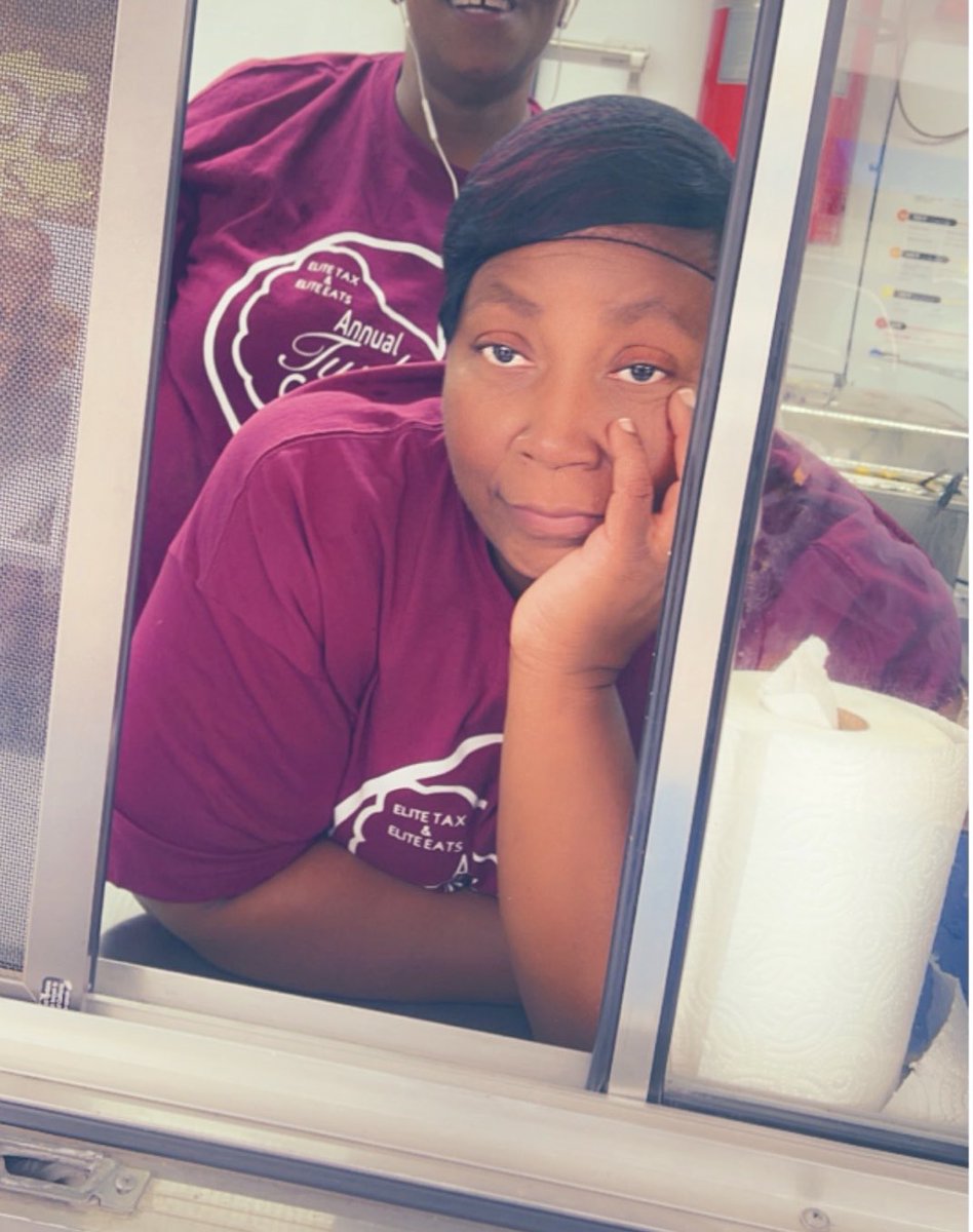 Police say this southwest Houston grandmother was cooking in her food truck this afternoon when a man pulled up with a gun demanding cash. They say she grabbed her gun and killed the suspect in self defense. #KHOU11 

khou.com/mobile/article…