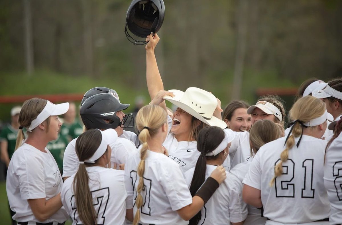 NGU Softball tweet media