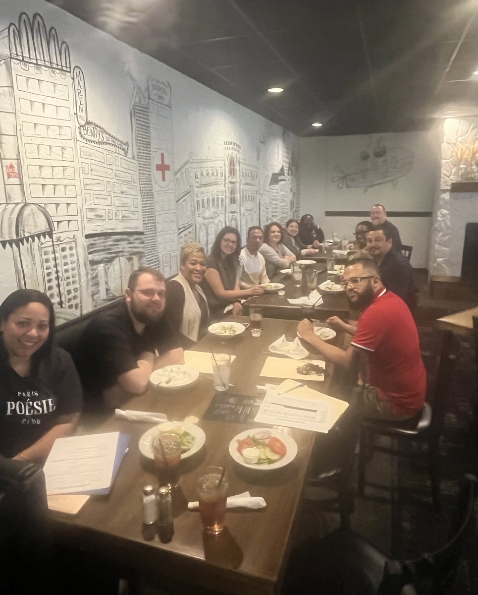 qspencer1085's tweet image. It was an honor to spend my evening with the BEST mentors and mentees in CCS!!! I’m proud to serve them! Thanks to the amazing staff at Sammio’s (Raeford Rd) for hosting us. @karigrates  @FTSAnnouncement @RoGo2323