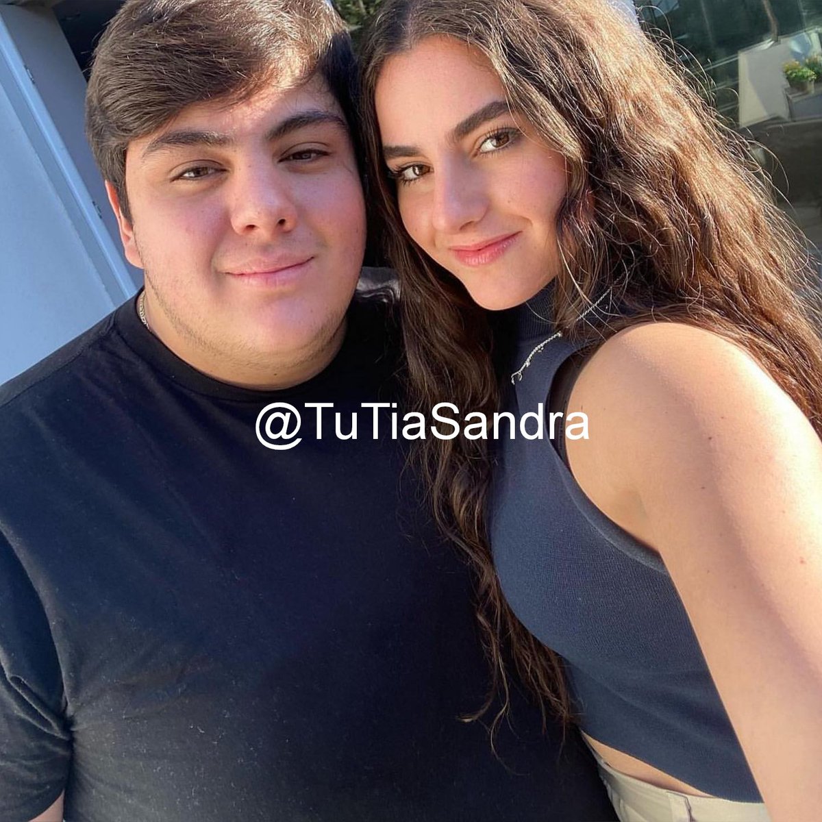 TuTiaSandra's tweet image. 📌 Muy feliz ANUAR FAYAD,  HIJO DE VICTORIA RUFFO y OMAR FAYAD, pues ya con 18 años estrena romance ‼️♥️

ANUAR y VICTORIA FAYAD, son hermanos de José Eduardo Derbez.

ANUAR estrena ROMANCE con Arantza Romero🥰

#victoriaRUFFO #omarfayad
#Derbez #Hidalgo