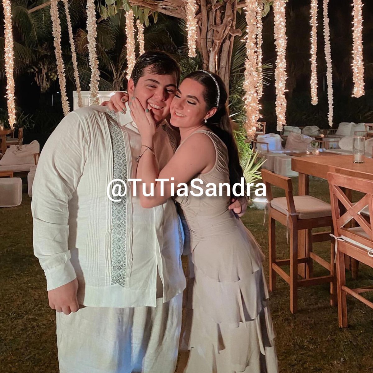 TuTiaSandra's tweet image. 📌 Muy feliz ANUAR FAYAD,  HIJO DE VICTORIA RUFFO y OMAR FAYAD, pues ya con 18 años estrena romance ‼️♥️

ANUAR y VICTORIA FAYAD, son hermanos de José Eduardo Derbez.

ANUAR estrena ROMANCE con Arantza Romero🥰

#victoriaRUFFO #omarfayad
#Derbez #Hidalgo