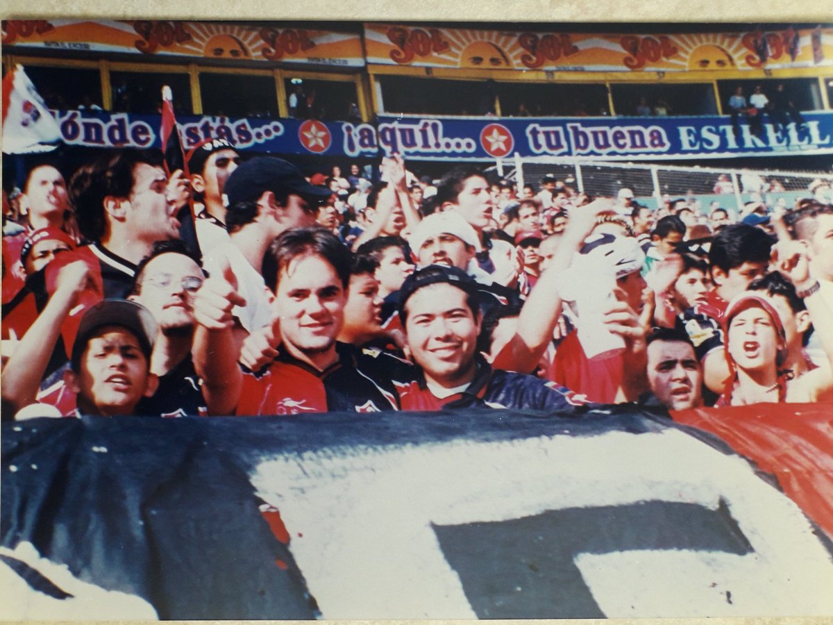 Ma_At_Dod's tweet photo. Grandes recuerdos y momentos vividos en la BARRA 51 🔴⚫ , una gran epoca de nuestra adolescencia,  muchas felicidades en su aniversario ... https://t.co/mEyClYYJSc