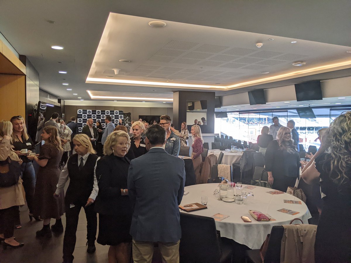 johnsolvander's tweet image. Crowd building... #MeetTheMedia