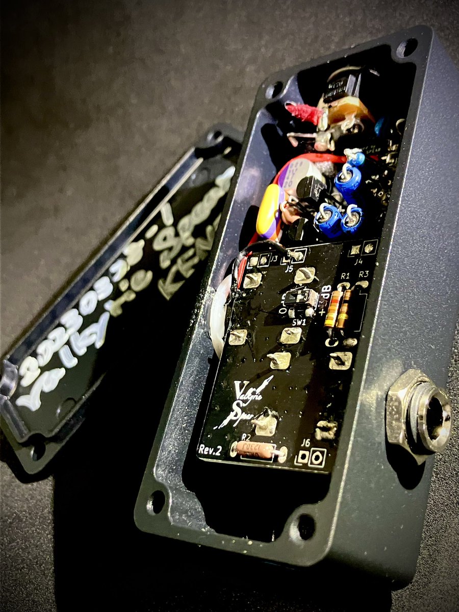 VALKYRIE_SPEAR's tweet photo. 海外向けViolence Bufferの中身を公開。
日本向けのViolence Bufferと比べてサウンドチューニングが少し異なっていて海外向けはややパワフルさを重視しています。

#ViolenceBuffer #ValkyrieSpear https://t.co/299ZTmAbPt