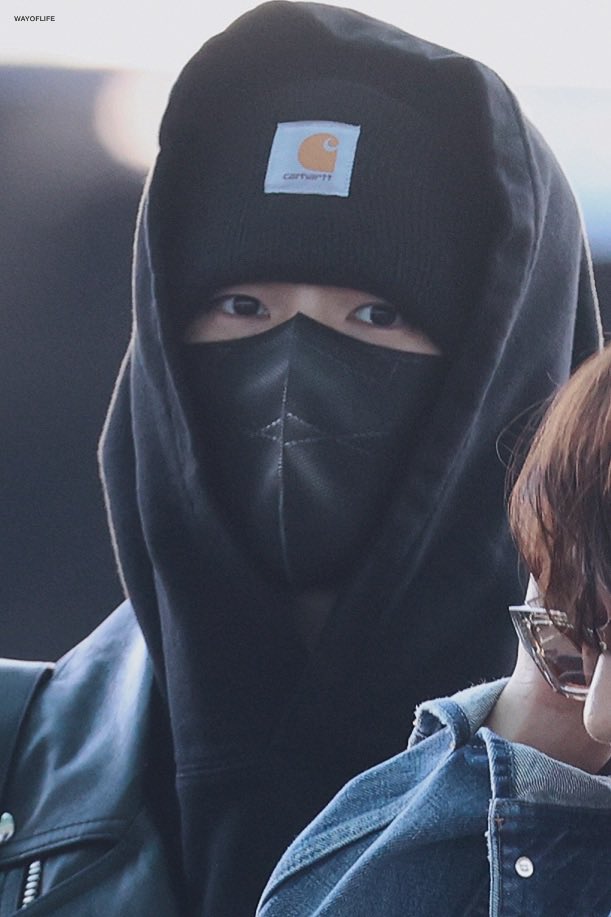Doyieadf's tweet photo. Gw curiga nih orang di bandara Korea rapet bener kayak ninja..
pas nyampe London..Duarr Blonde😭😭
Woii masih subuh langsung melek gw..😭😭 #THEDREAMSHOW2_in_LONDON https://t.co/Xgl8XaKiJK