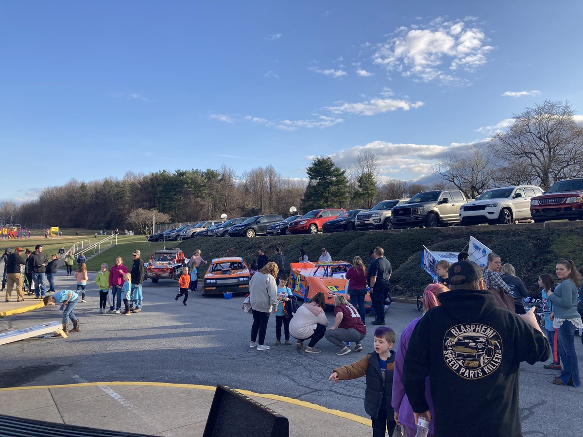NB_Bobcats's tweet image. Newberry community is having a blast at the PTO Book Faire. Thank you BAPS Motor Speedway for partnering with the PTO to support this event. Officer Taylor, Newberry’s TEAM officer stopped by to visit with students and community members.